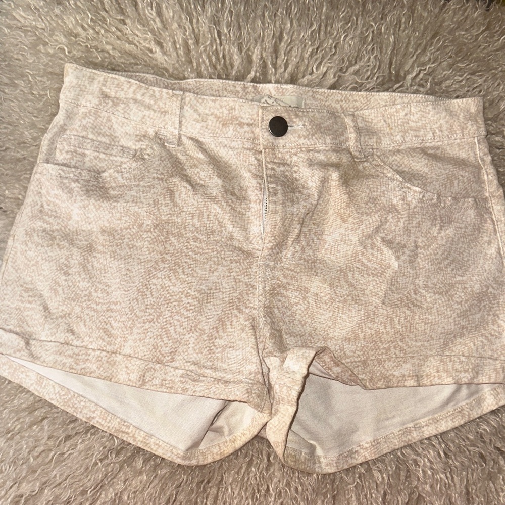 Women's Cream Shorts